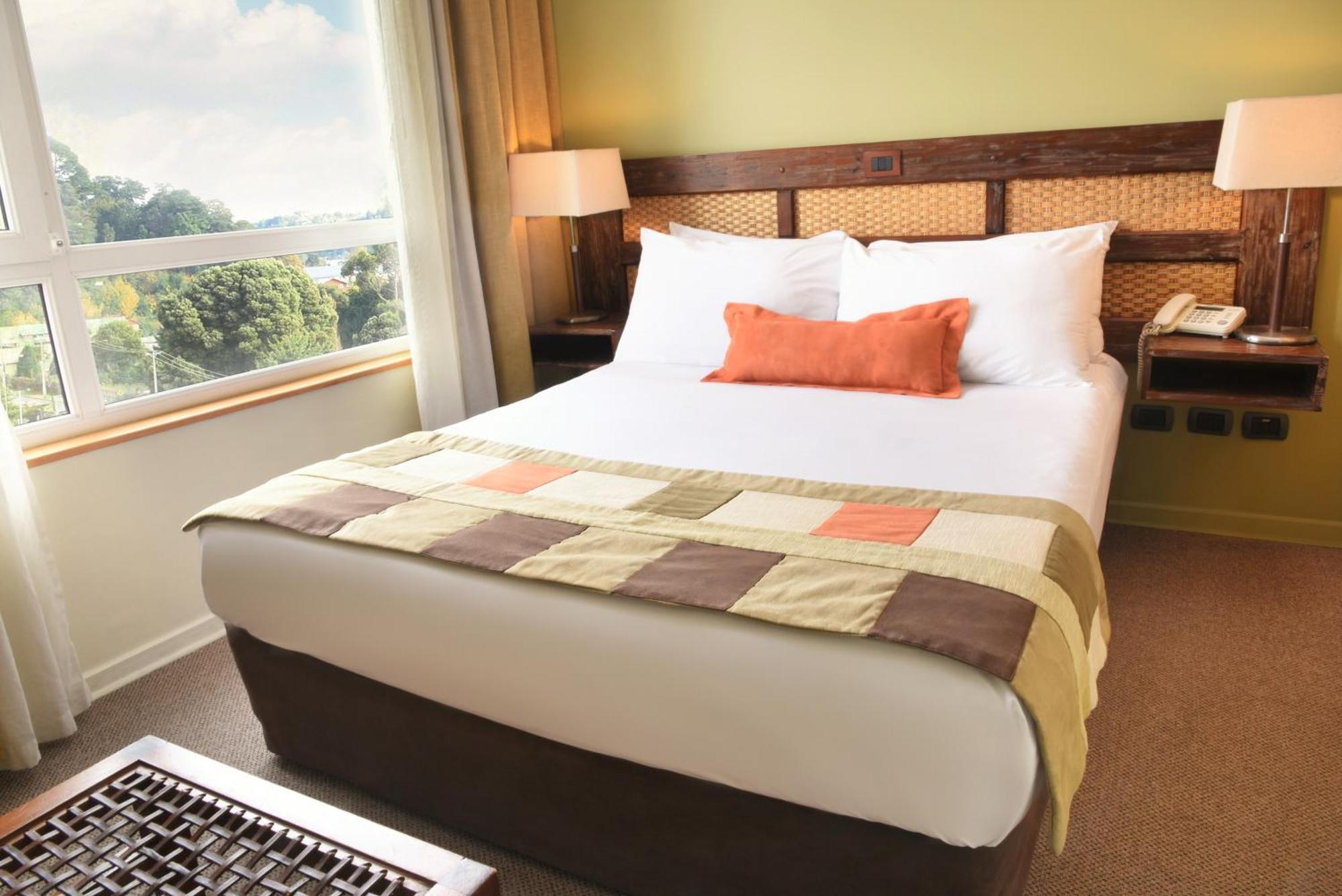 Standard Queen Room