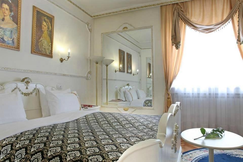 Queen's Suite