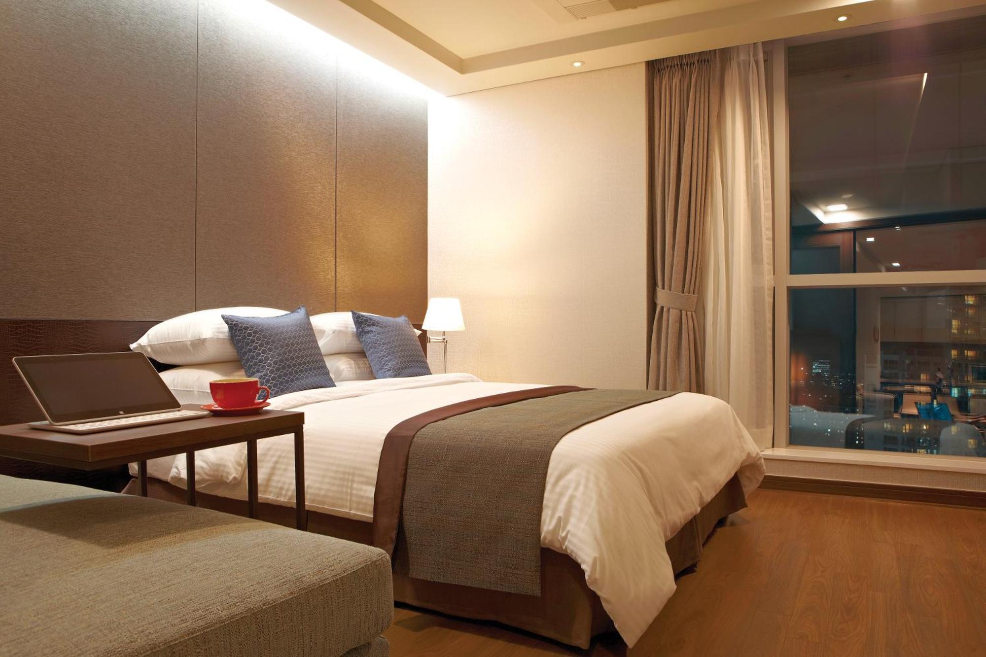 Deluxe Corner Double Room
