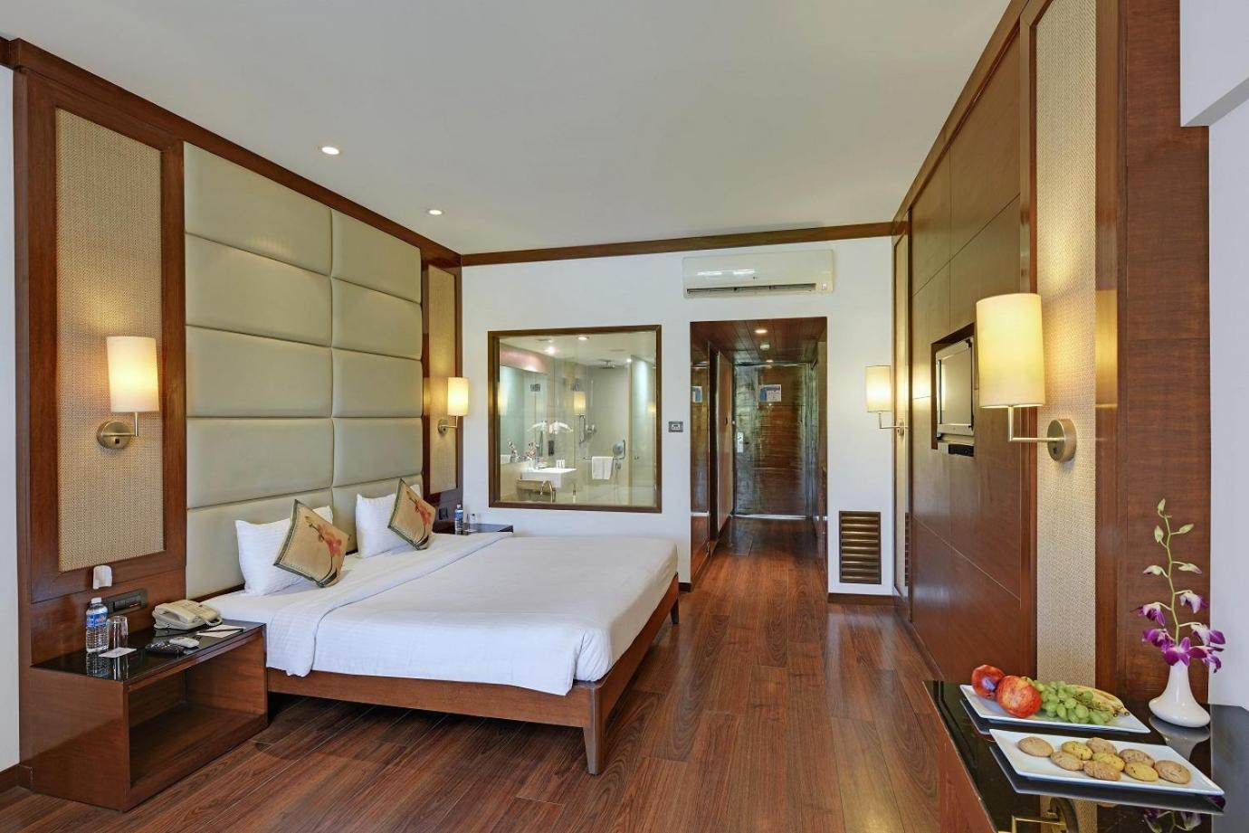 Deluxe King Room With Bath tub & 15% discount on Food & Beverages