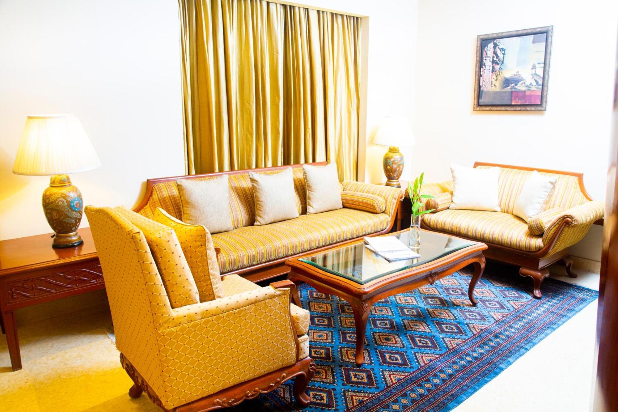 Executive Suite - One Way Airport Transfer & Evening Cocktail
