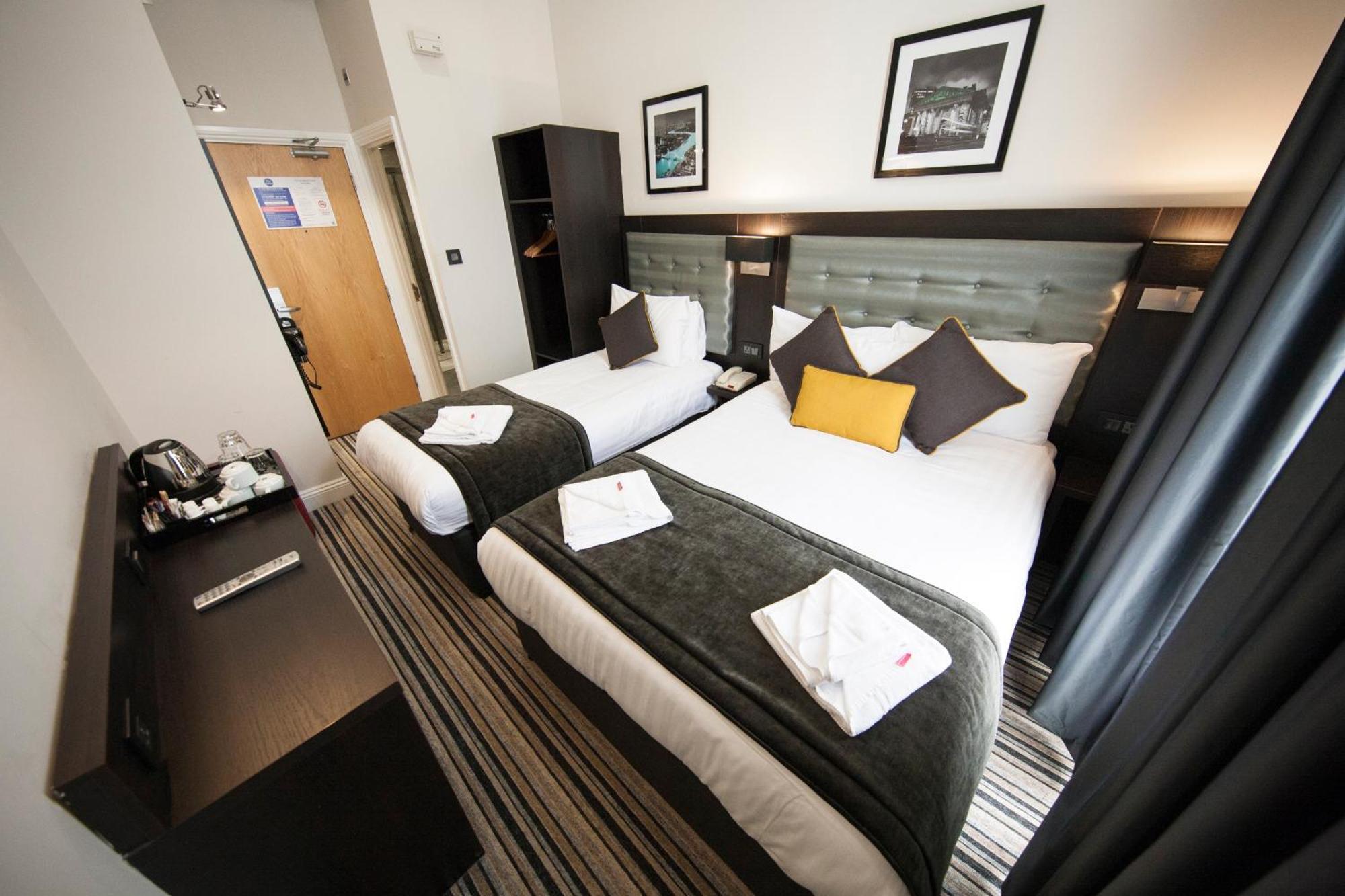 Triple Room with Private Bathroom