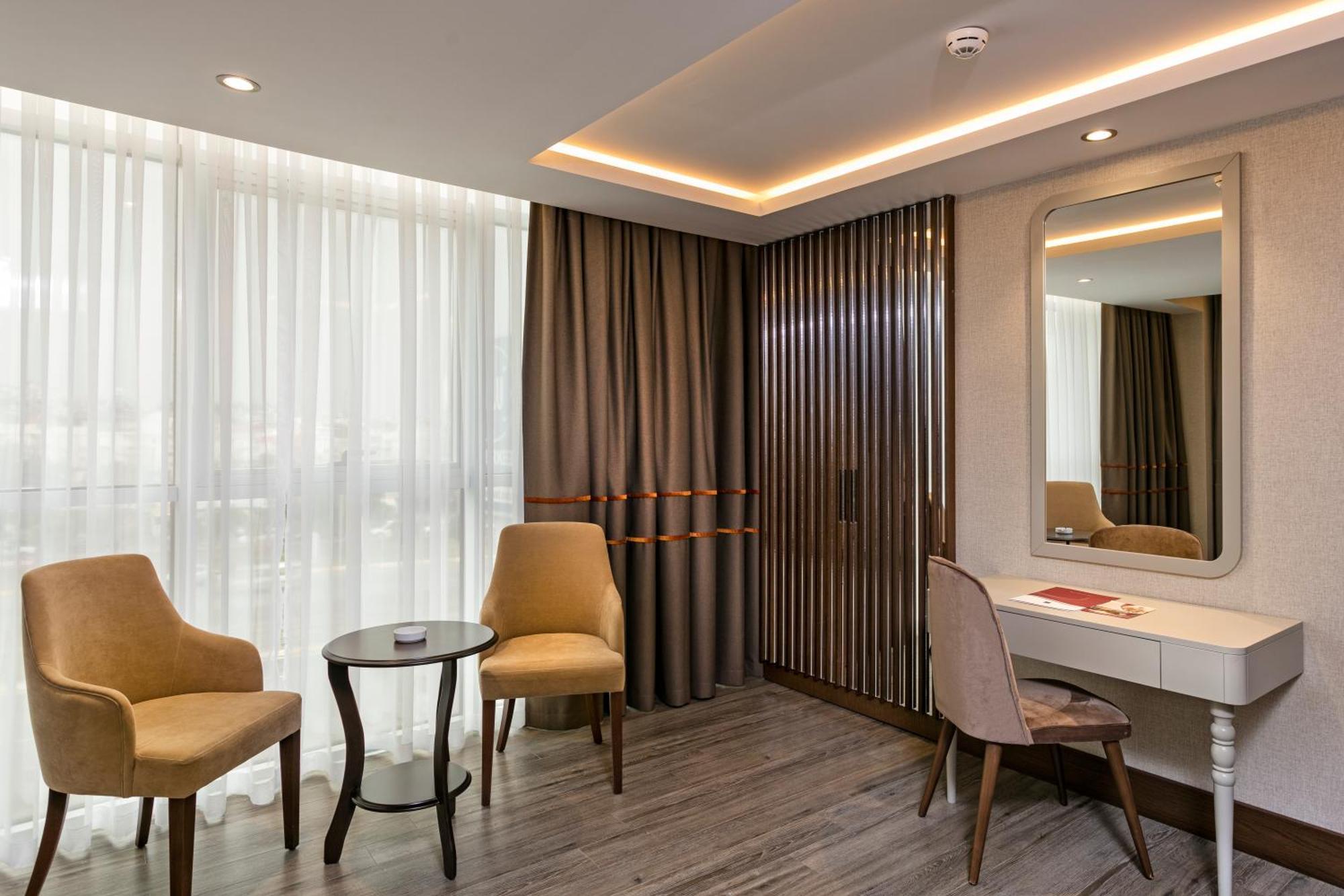 Deluxe Family Room