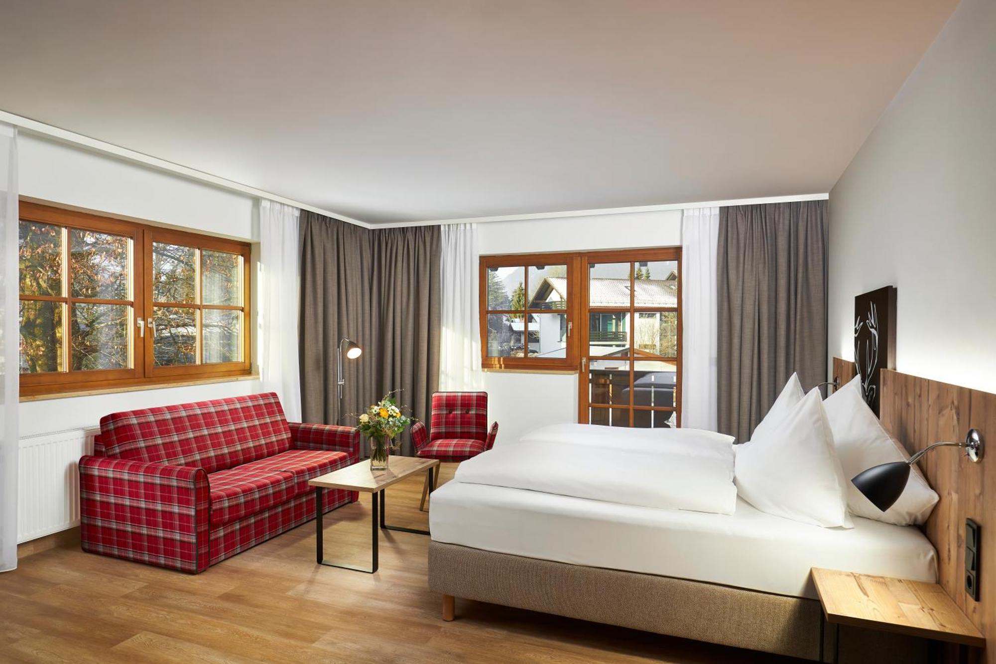 Deluxe Double or Twin Room with Mountain View