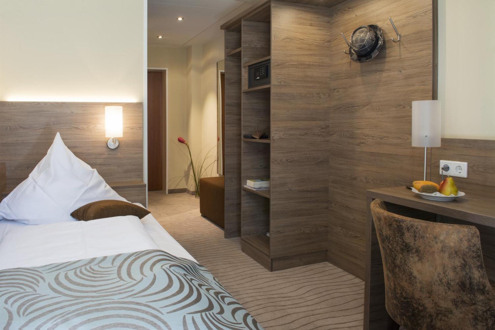 Standard Single Room with Shower with Air Conditioning