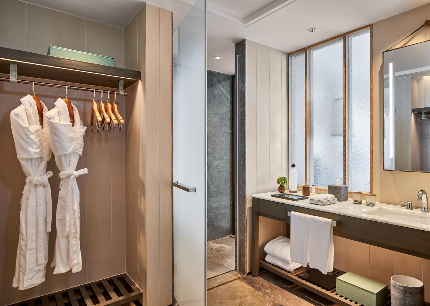 Grand Panoramic Ocean View Twin