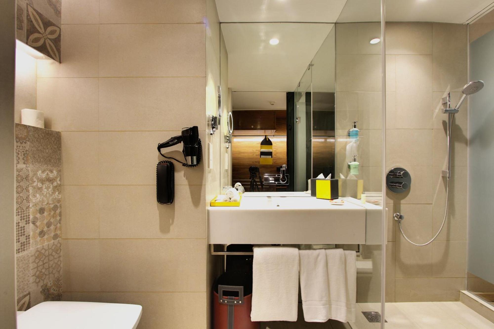 Day Use Superior Room (Check in - 11:00 AM & Check Out - 05:00 PM - Same Day)