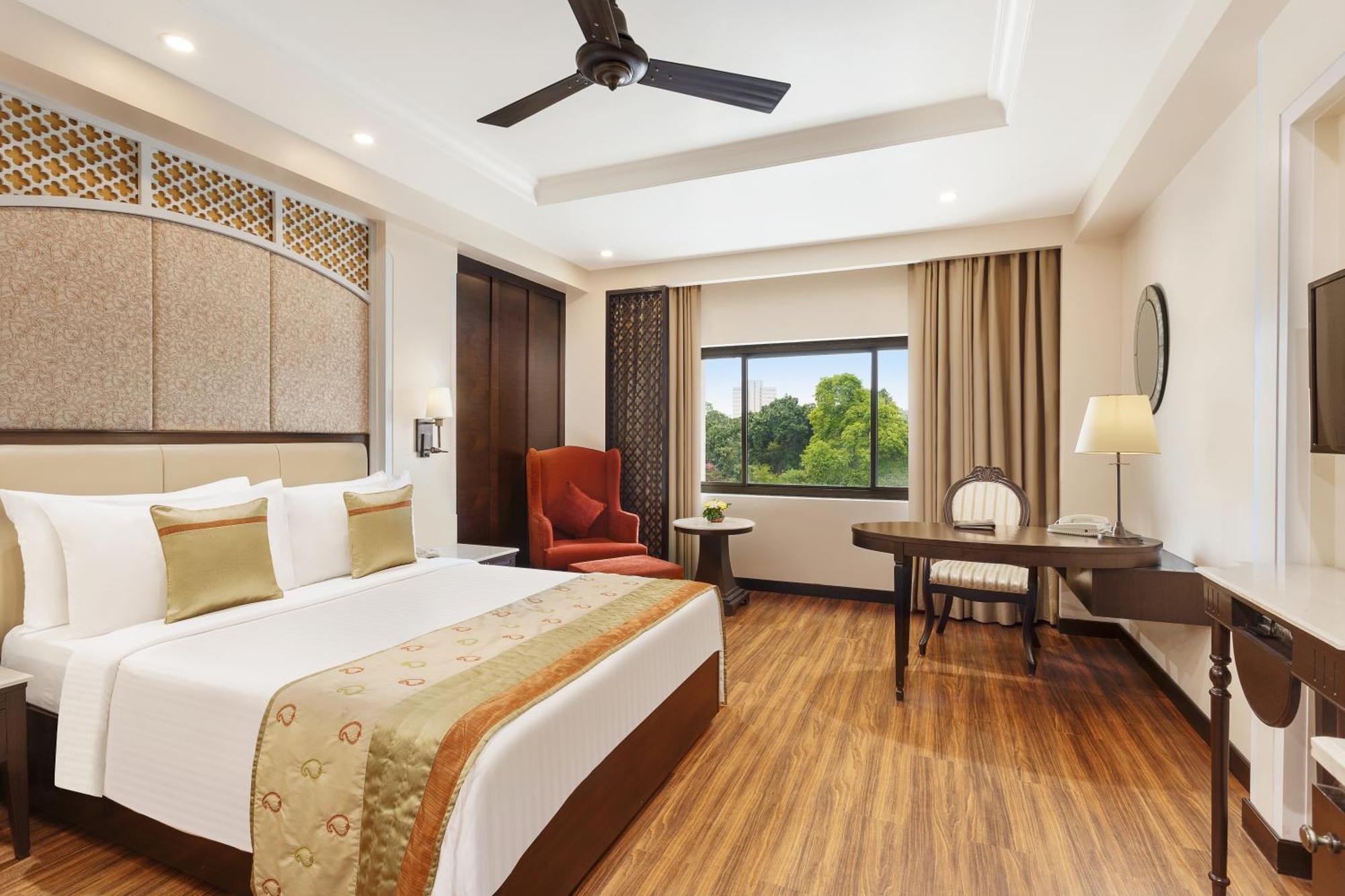 Superior Rooms 1 Queen Bed With 20% discount on food, beverages and laundry