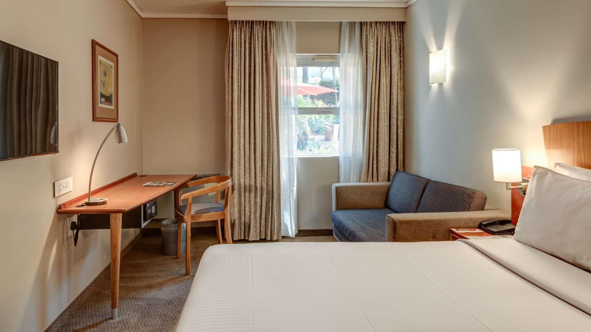 Standard Double Room with Sleeper Couch Non-Smoking