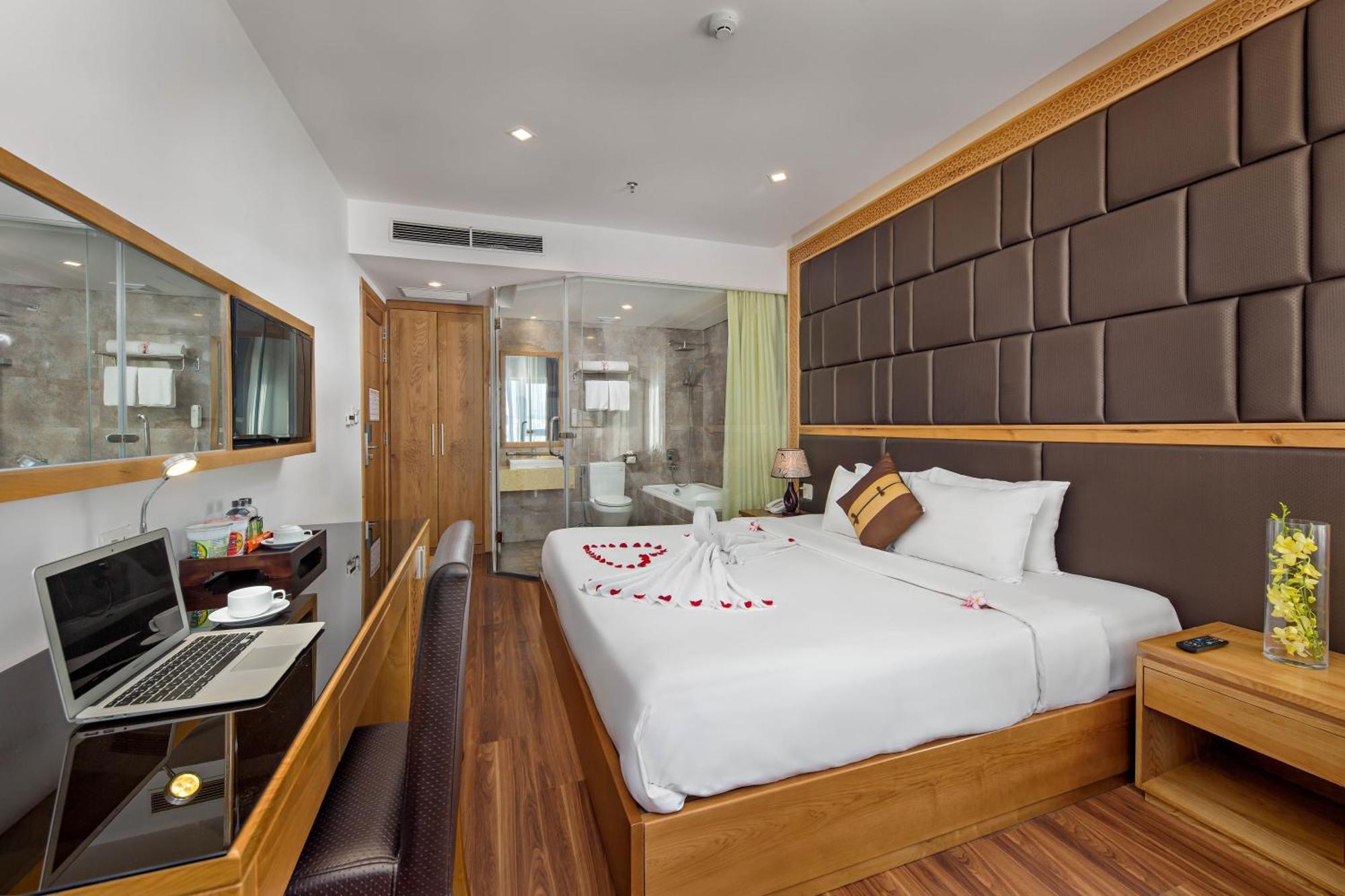 Deluxe Double Room with City View