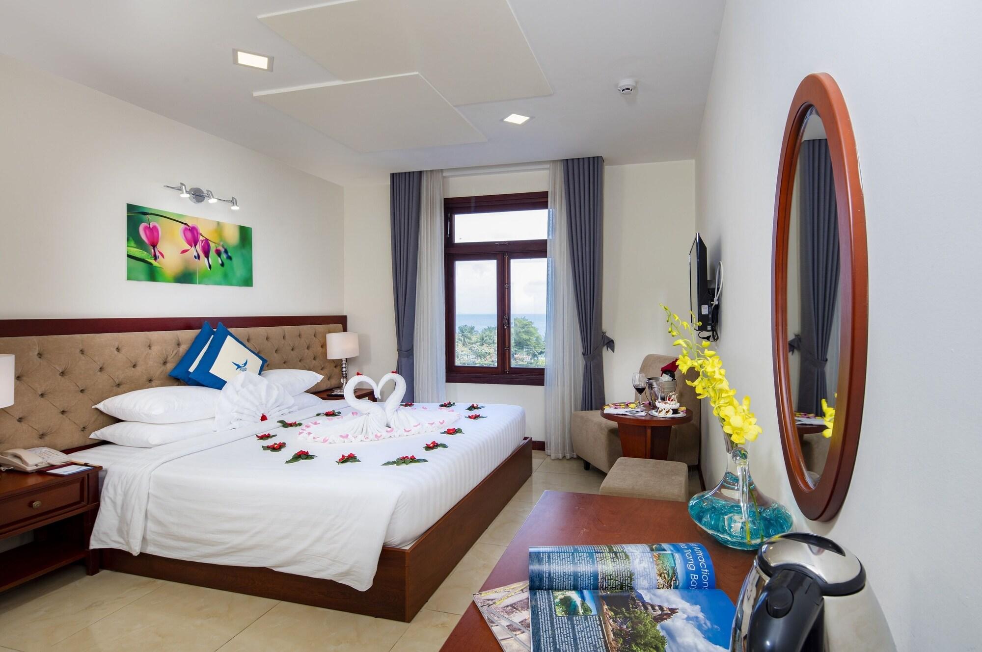 Deluxe Double or Twin Room with Sea View