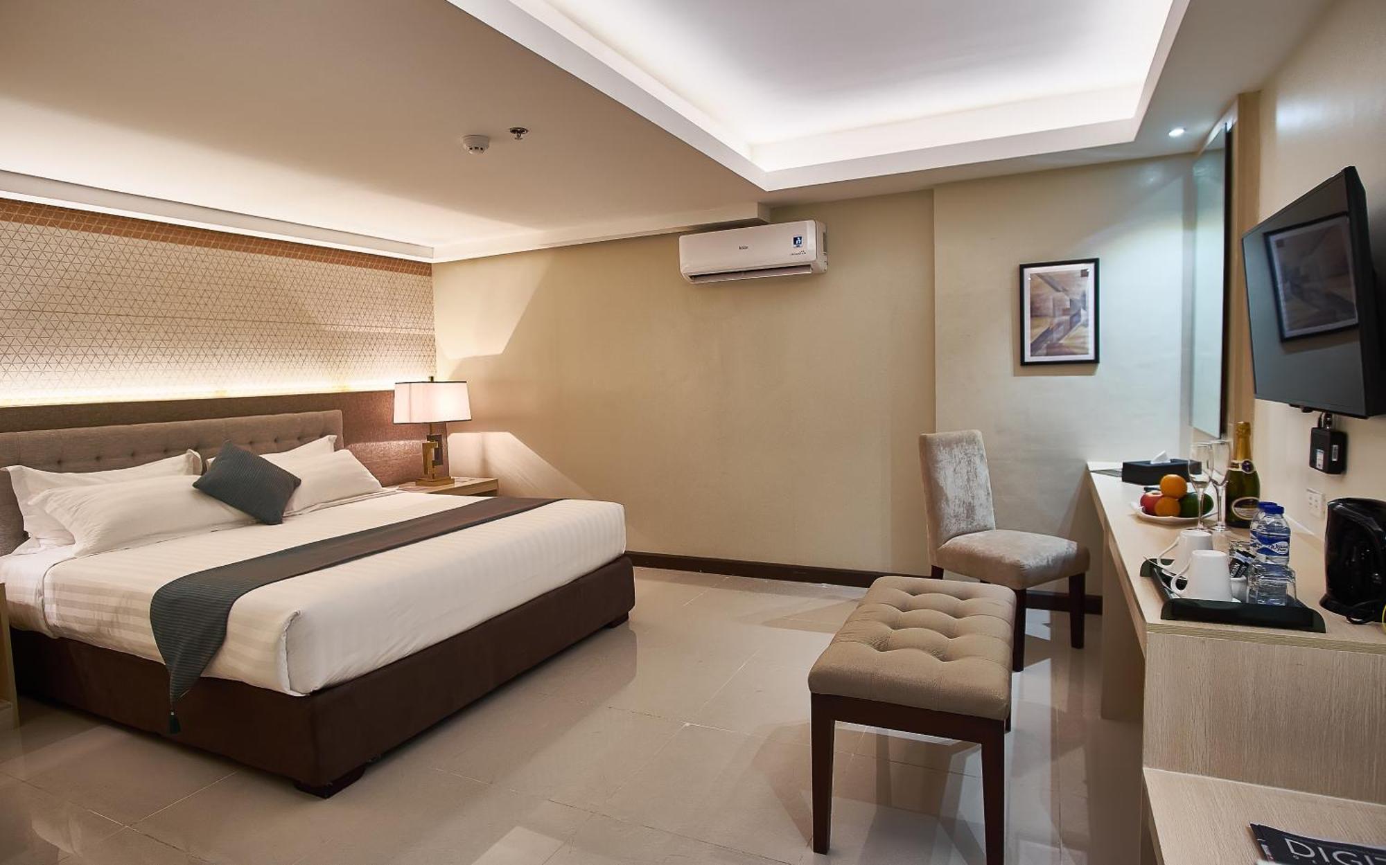 Deluxe Double Room (2 Adults + 1 Child)