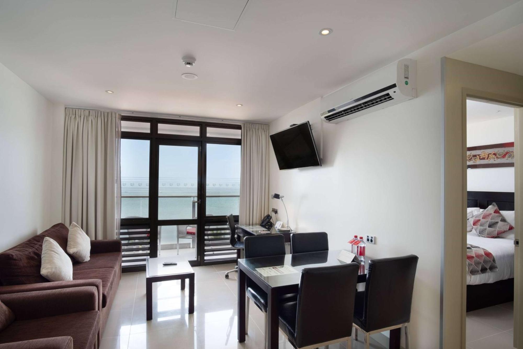One-Bedroom King Suite with One King Bed - Beach Front - Non-Smoking