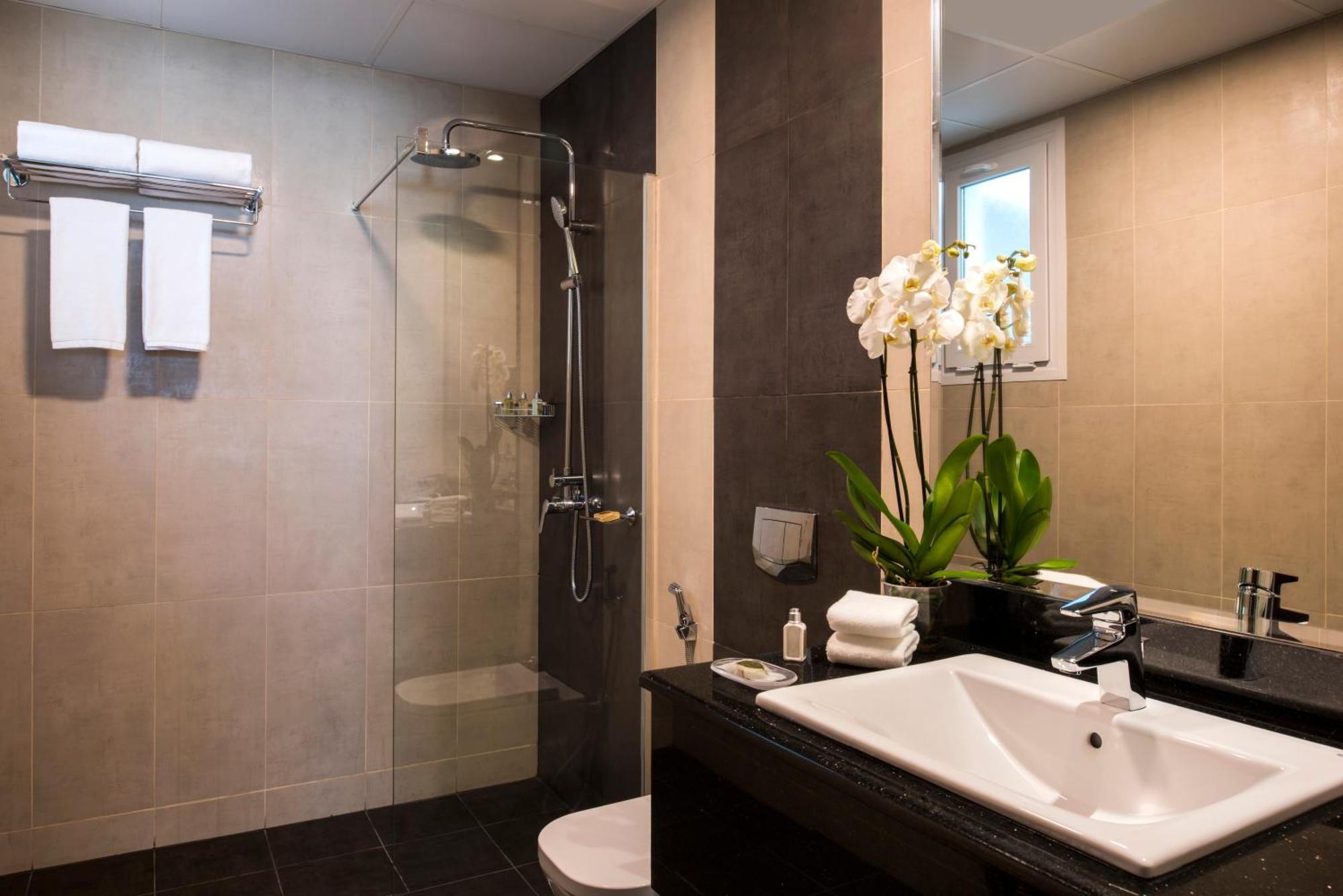 Deluxe One-Bedroom Suite