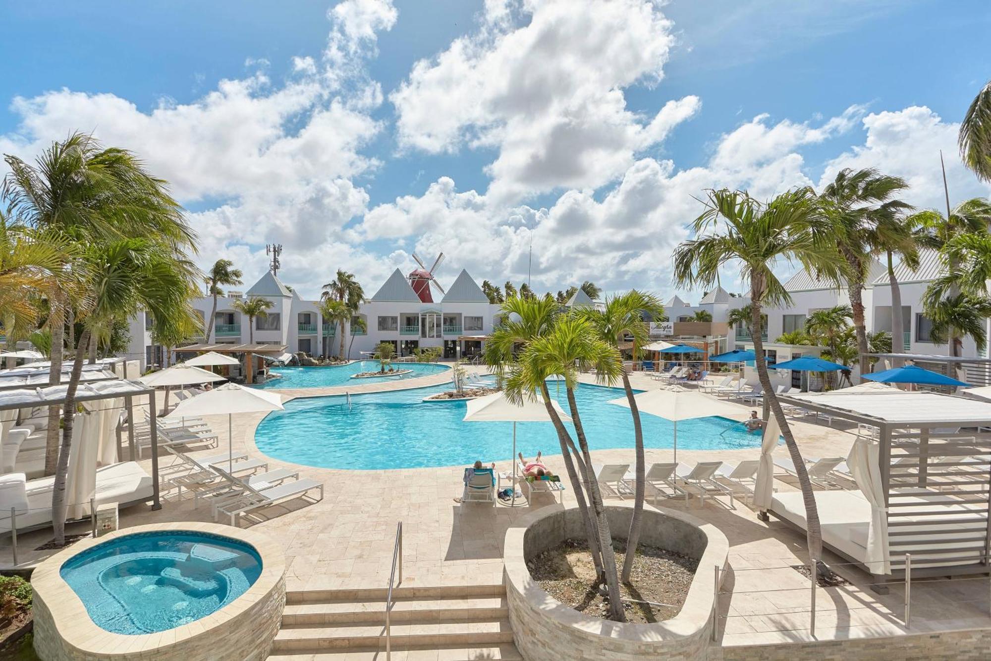 Guest room, 1 King, Pool View, Balcony