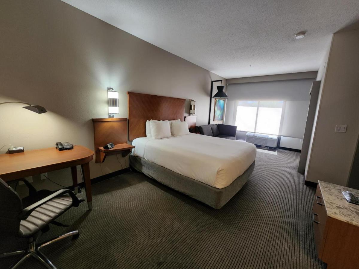 King Room with Sofa Bed and Accessible Tub