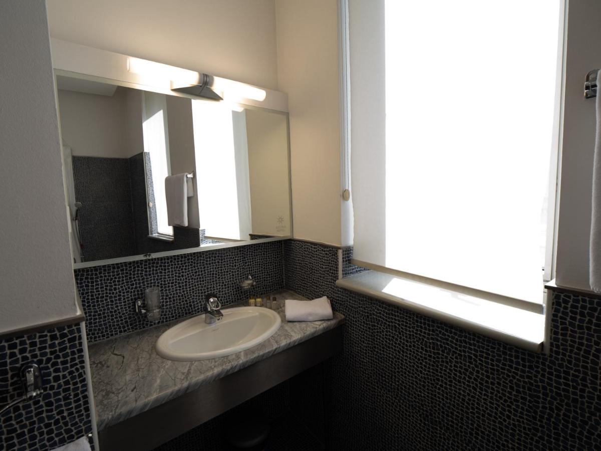 Deluxe Double Room (2 Adults + 1 Child)