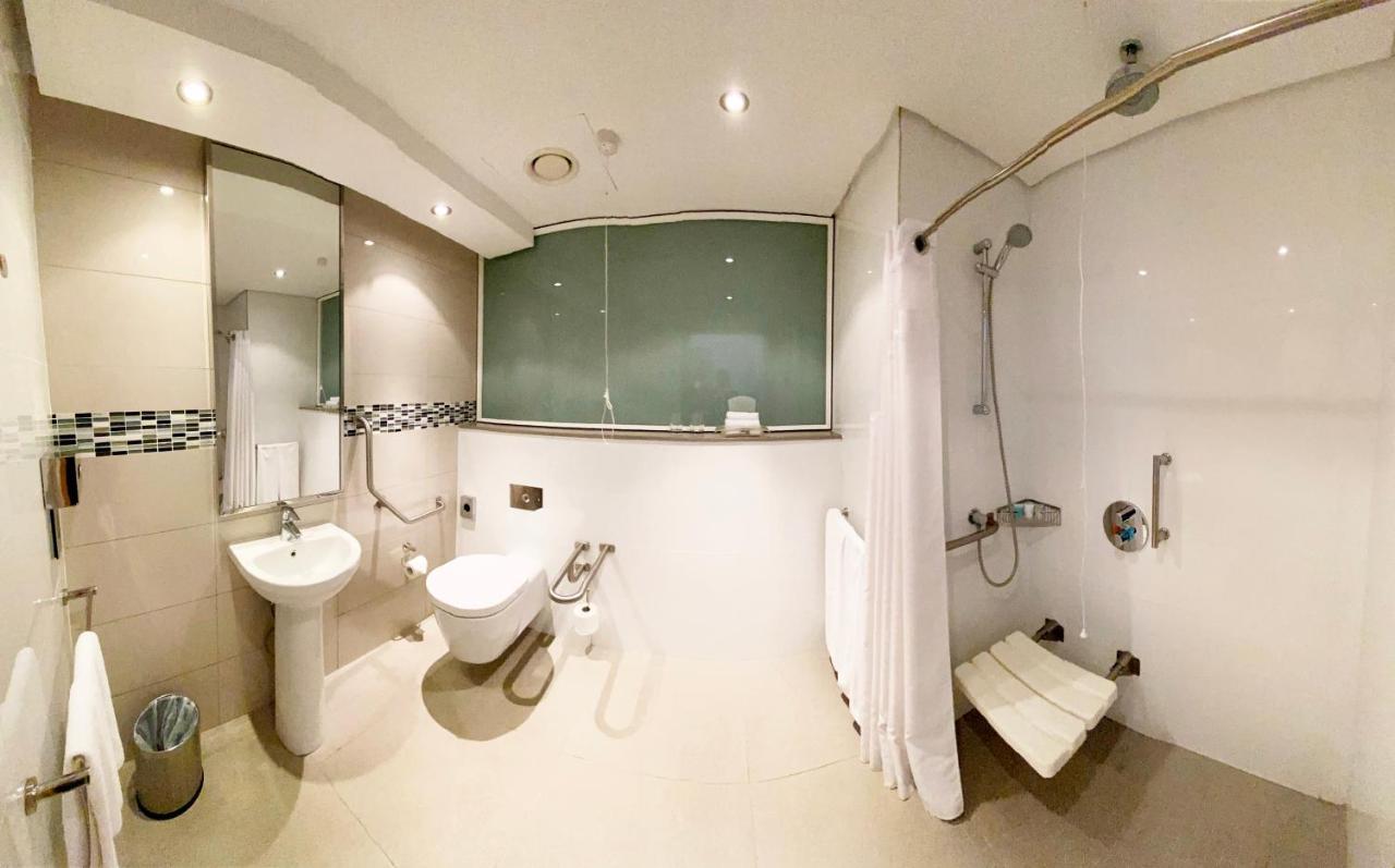 Standard Queen Room - Accessible