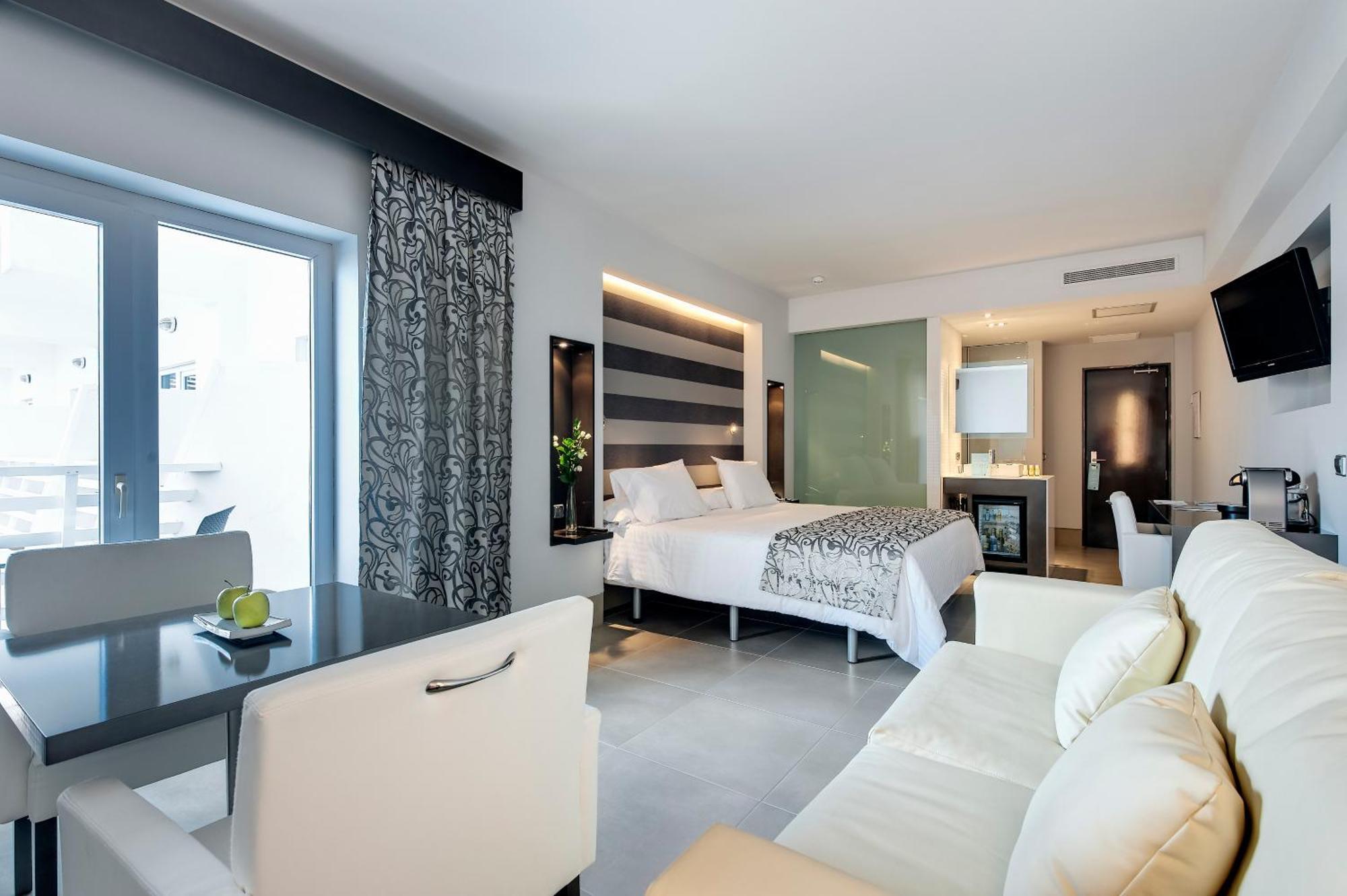 Junior Suite (2 Adults)