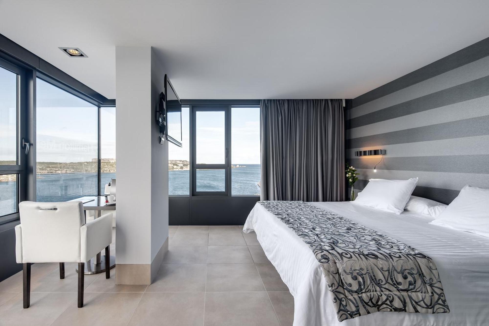 Deluxe Double or Twin Room with Sea View
