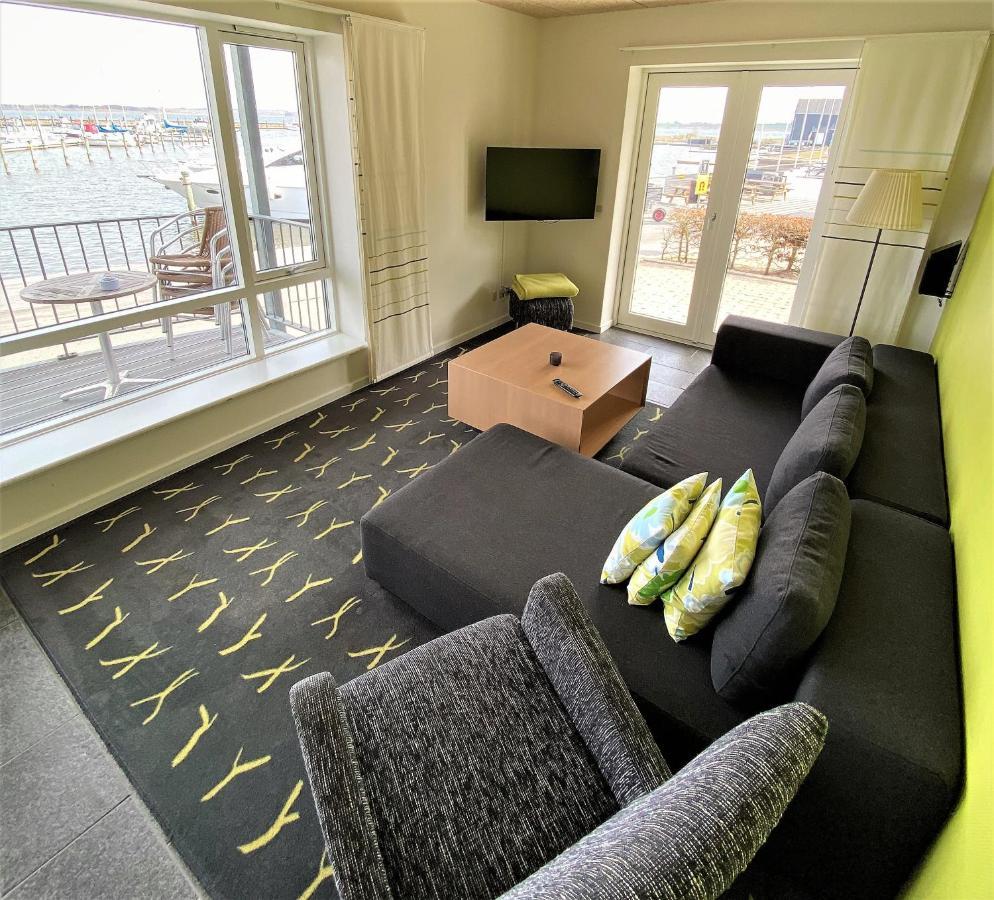 Lejlighed med udsigt til vandet,  stueetage. Max 4 pers.
