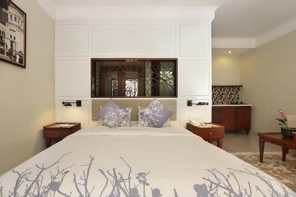 Suite with pool access