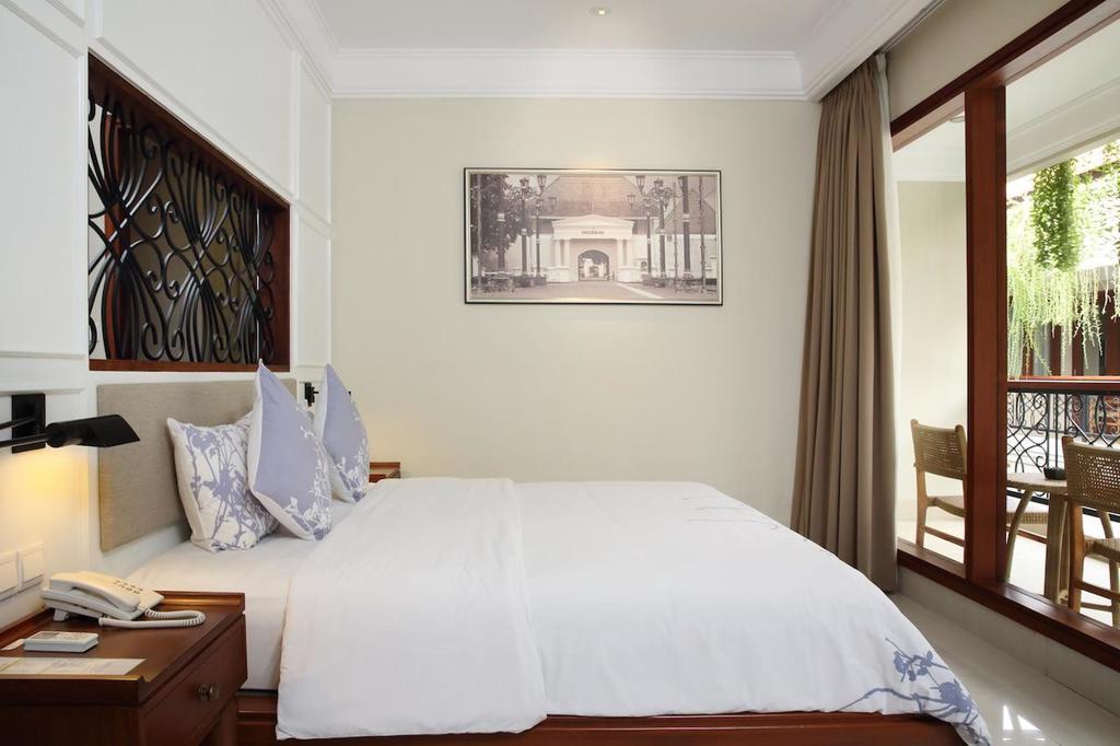 Suite with Pool View