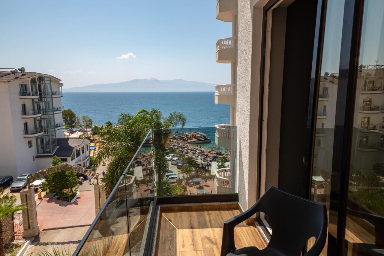 Deluxe Double Room with Side Sea View