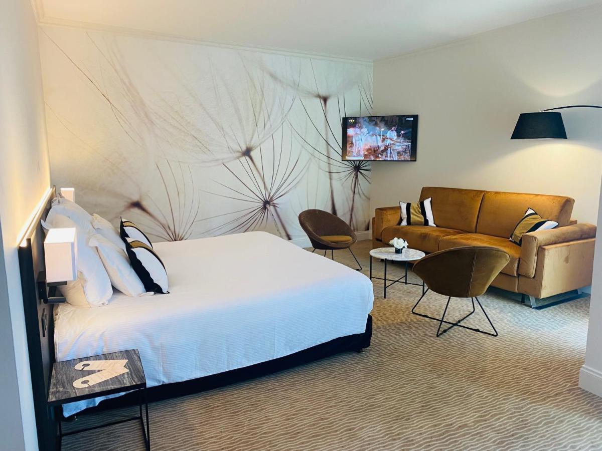 Comfort Double Room De Luxe with Terrace and heated swimming pool access - free parking