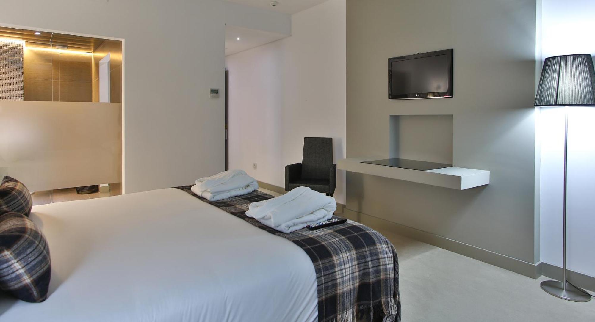 Double Room with Terrace and River View - Ground Floor