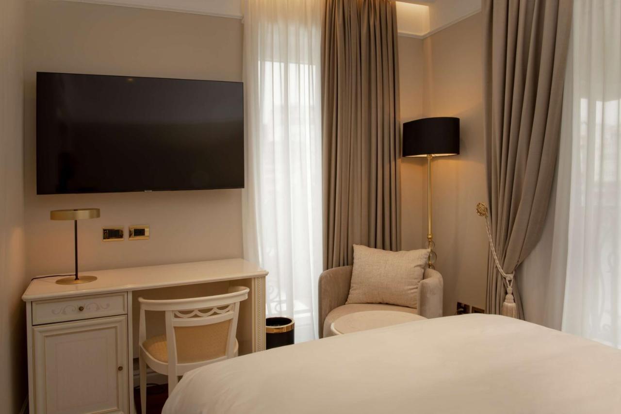 Junior Suite with Lake View
