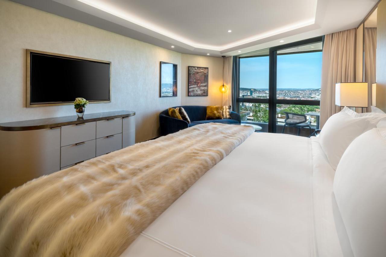 Luxe Room w/Balcony, Including New Year Dinner & Party at Cinque Studio