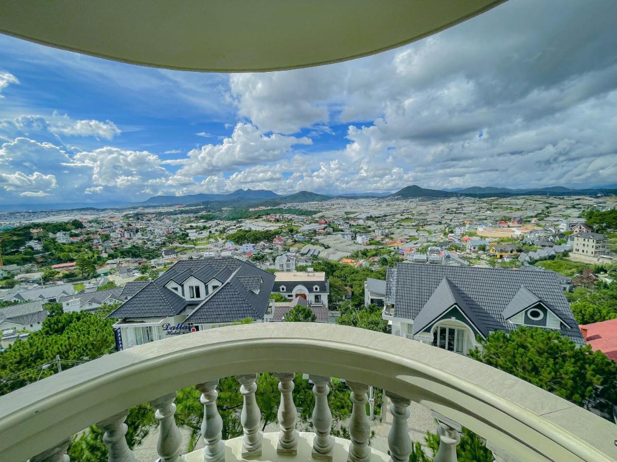 Suite with Mountain View