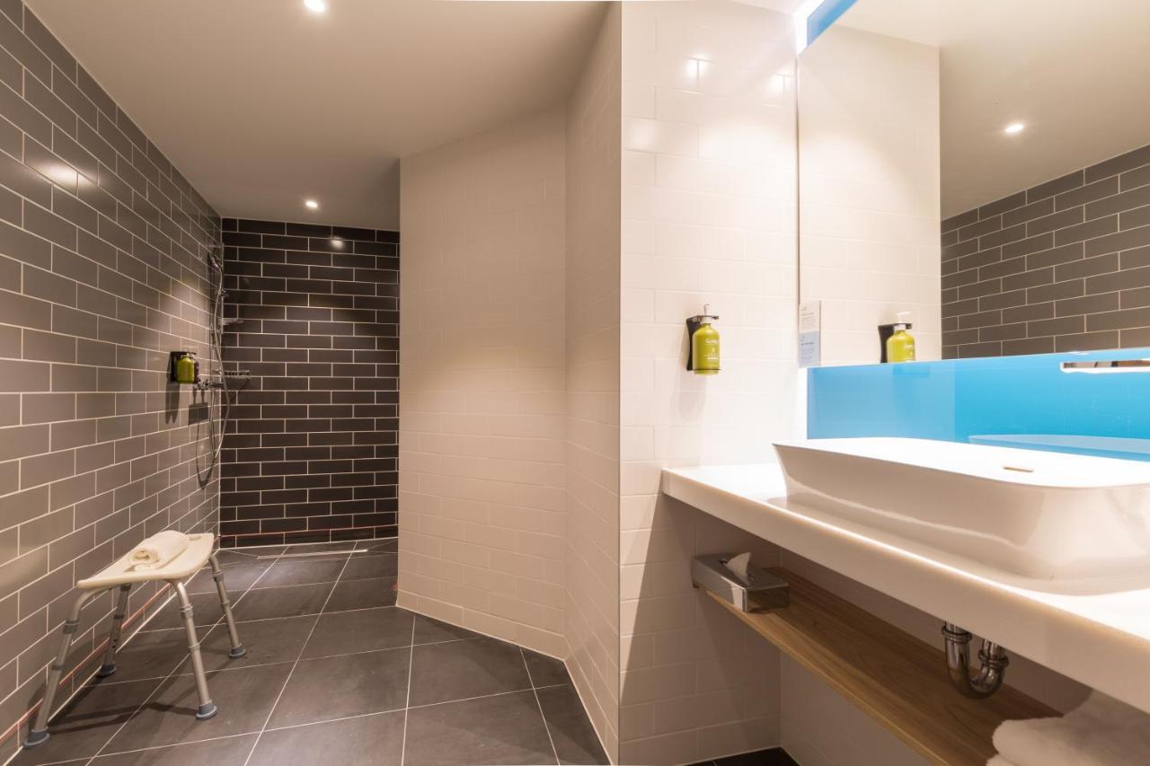 Standard Queen Room - Accessible with Free Breakfast