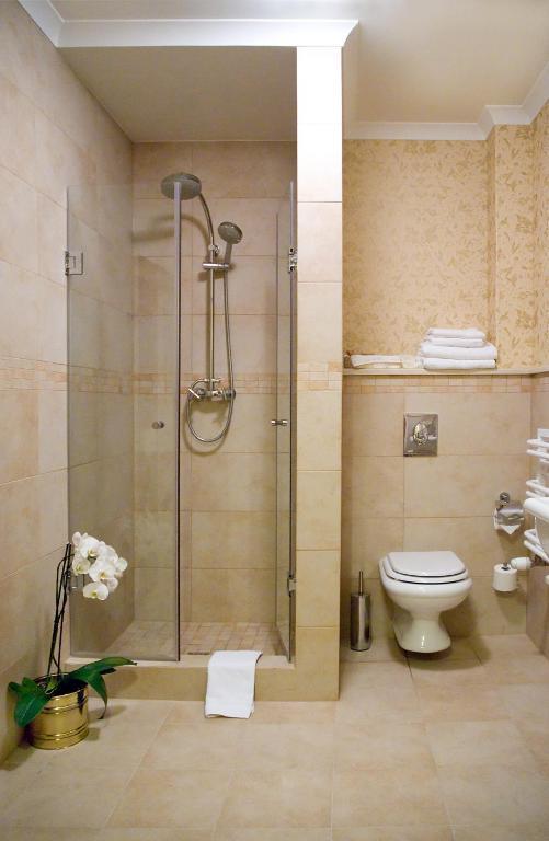 Deluxe Room with sofa (Building A)