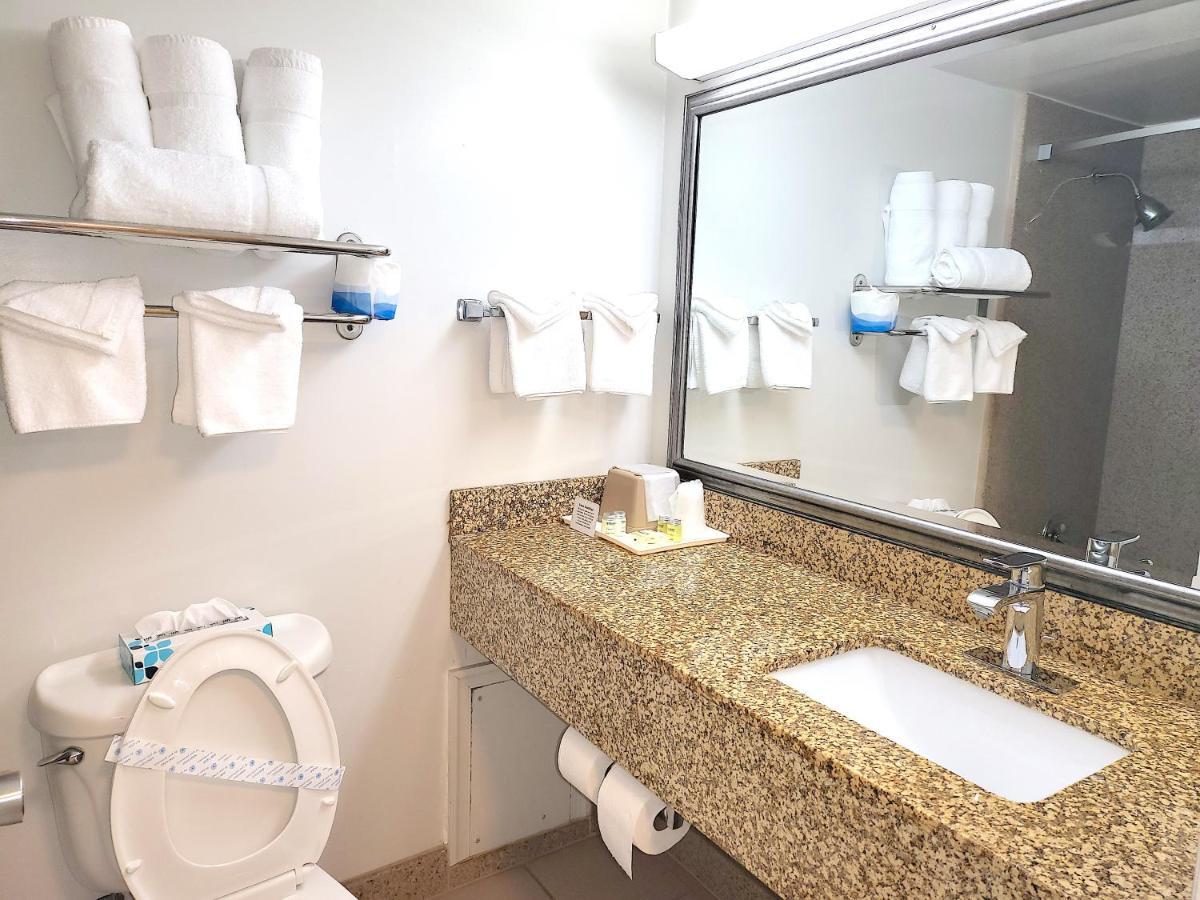 Queen Room with Two Queen Beds - Disability Access -Oceanfront - Balcony