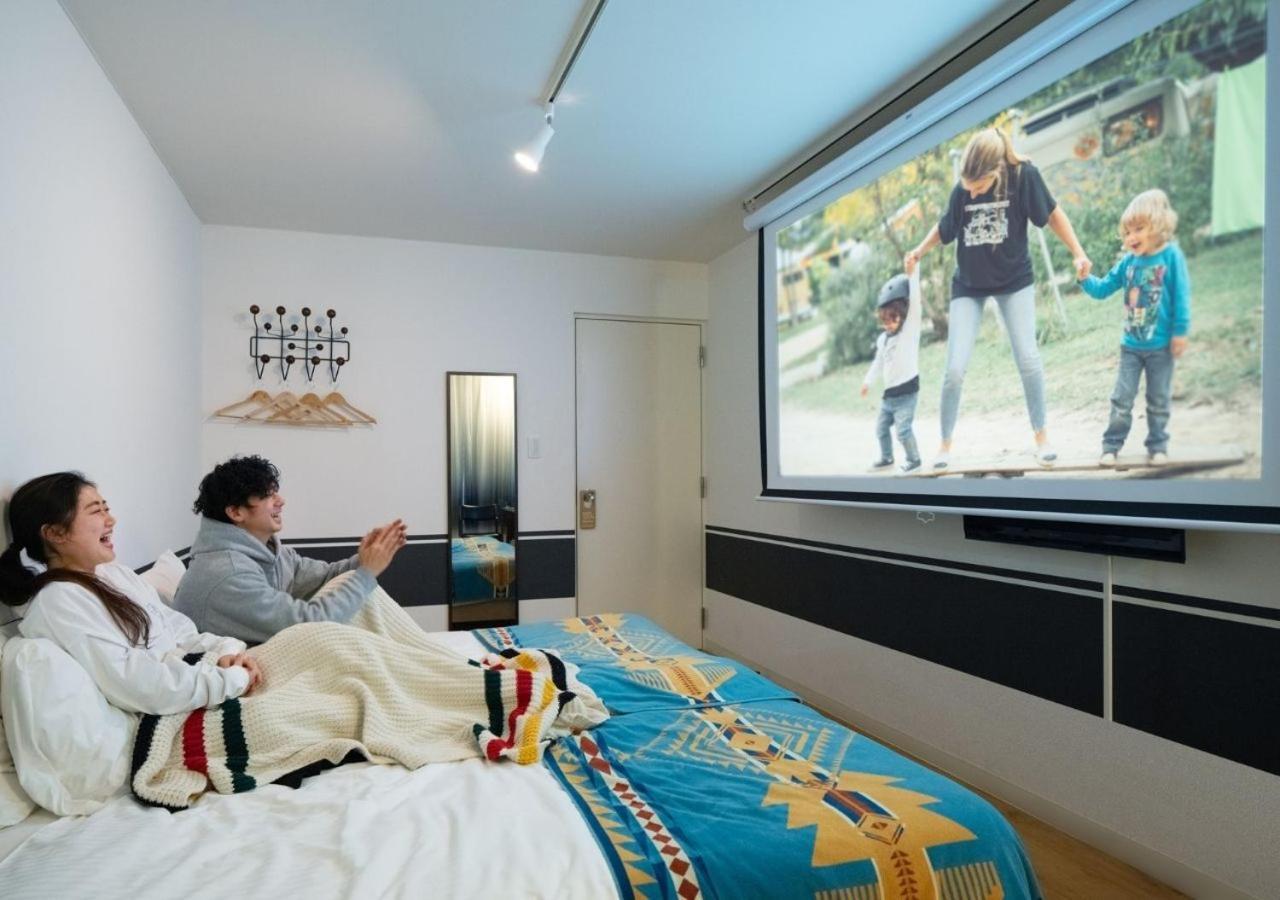 Theater King or Twin Room with Private Bathroom