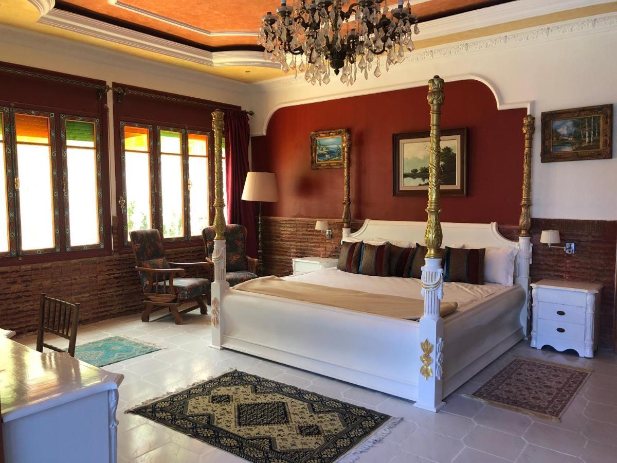 King Suite with Pool View
