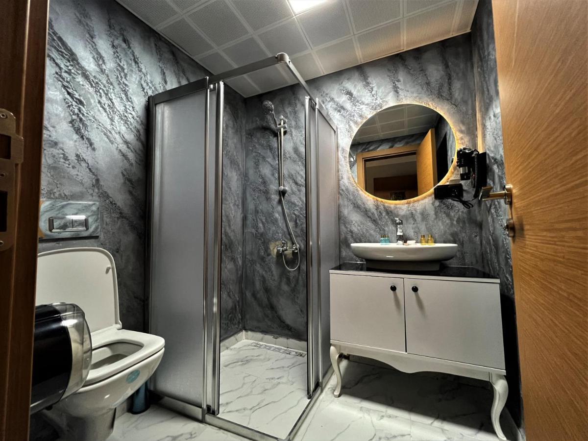 Queen Room with Spa Bath