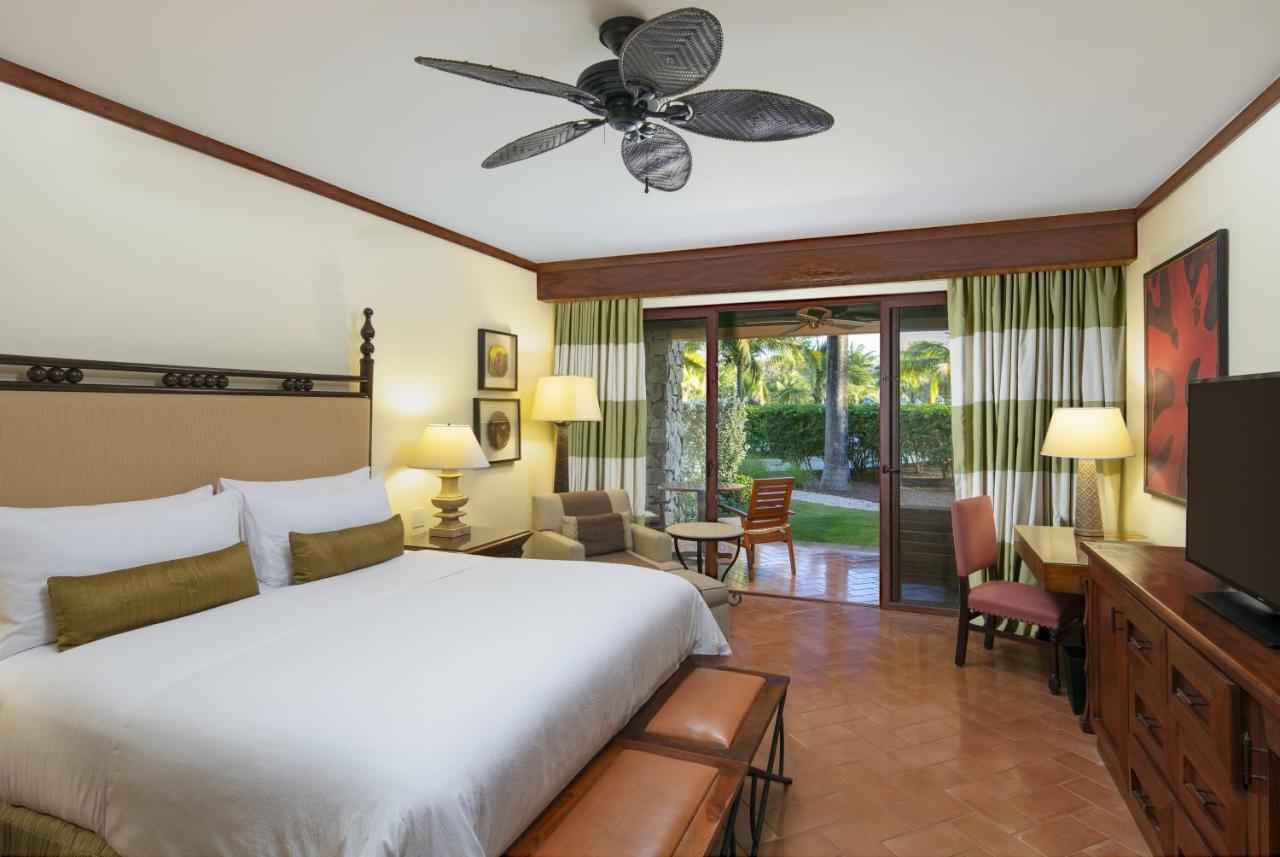 Guest room, 1 King, Garden View, Balcony