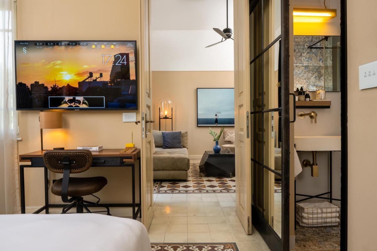 Executive One Bedroom Suite with Balcony