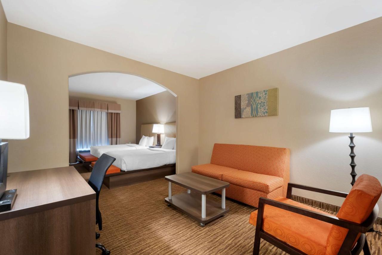 Suite with Two Double Beds and Sofa Bed - Non-Smoking