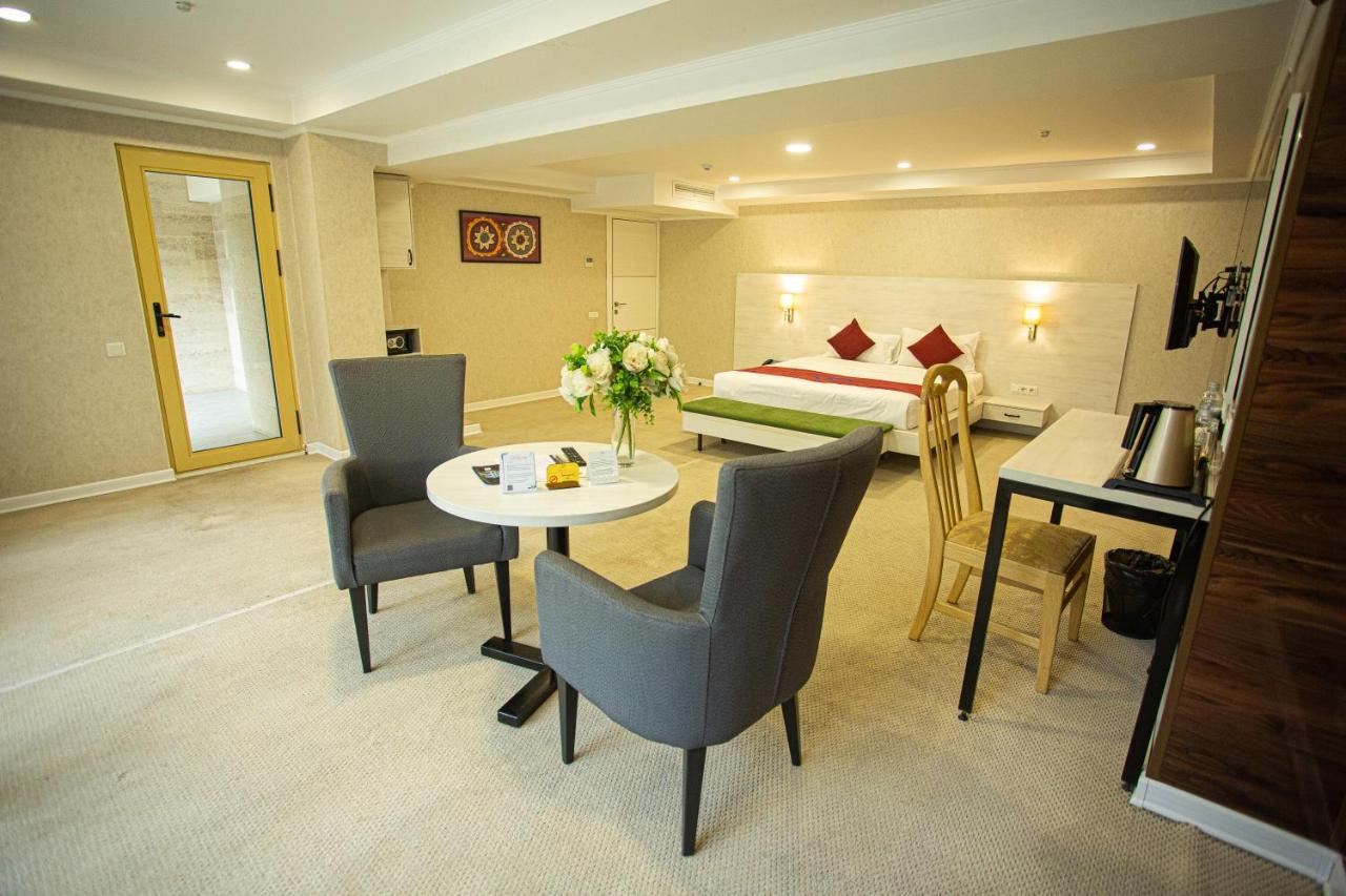 Deluxe Double Room (1 adult + 1 child)