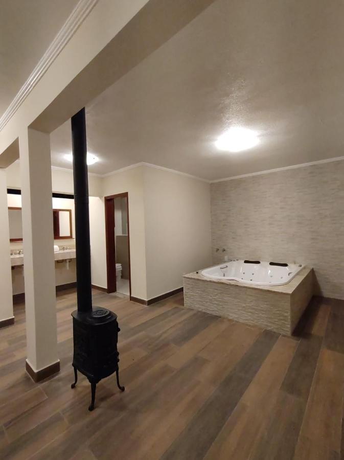 Queen Suite with Spa Bath