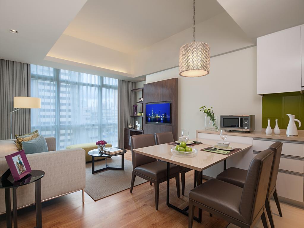 Deluxe One-Bedroom Apartment