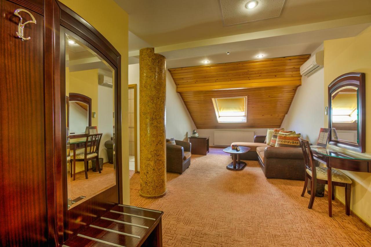Deluxe Double Room with Extra Bed - 4 stars