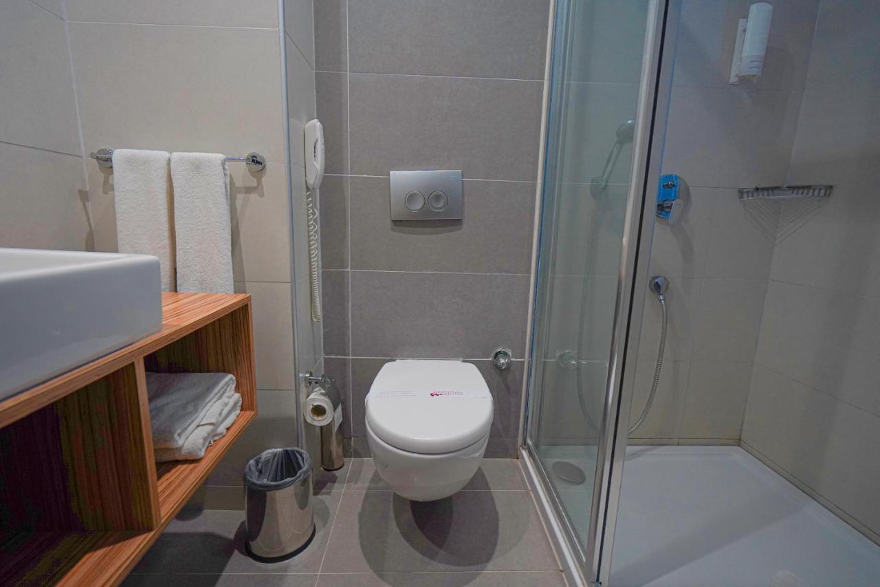 Deluxe Double Room with Side Sea View