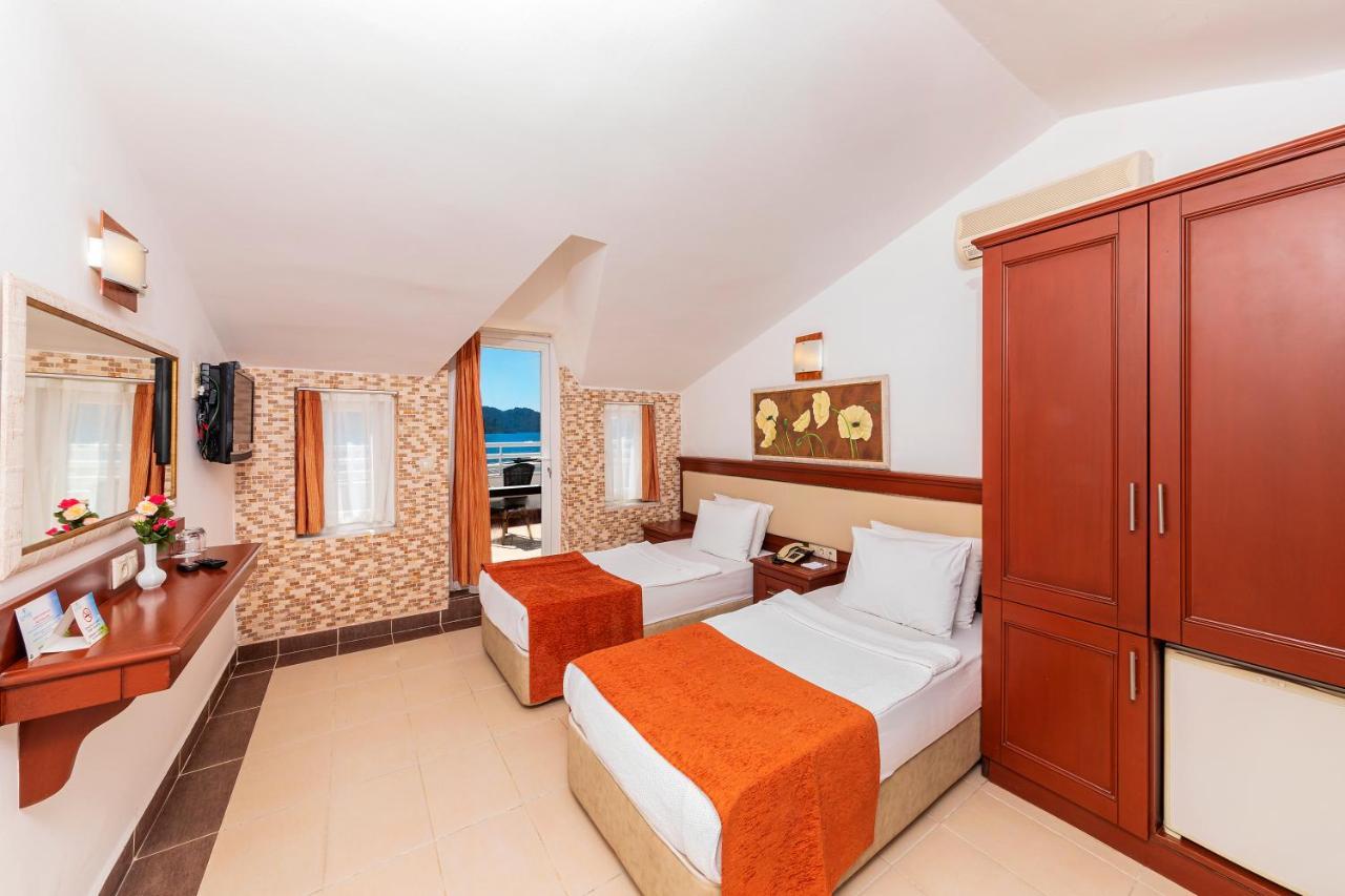 Double or Twin Room with Side Sea View