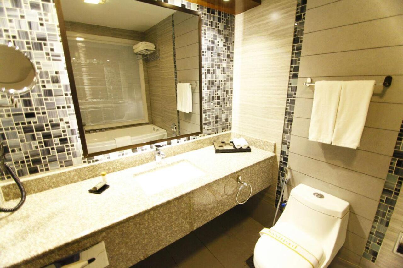 Standard Queen Room