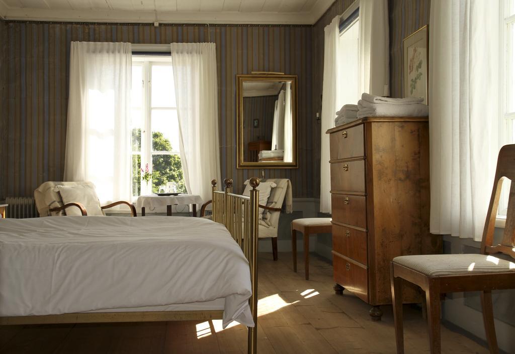 Twin Room with Shared Bathroom